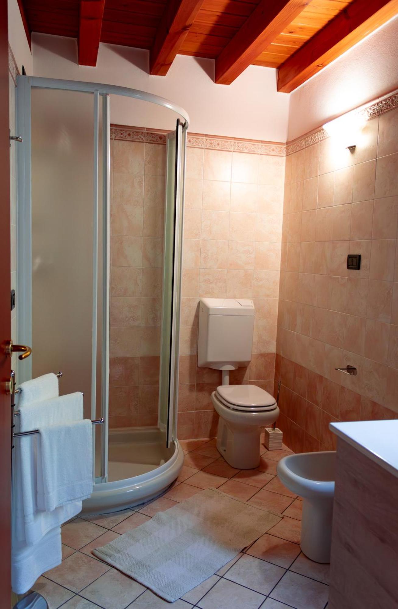 Hotel La Casa Sulla Roccia Pisogne Esterno foto