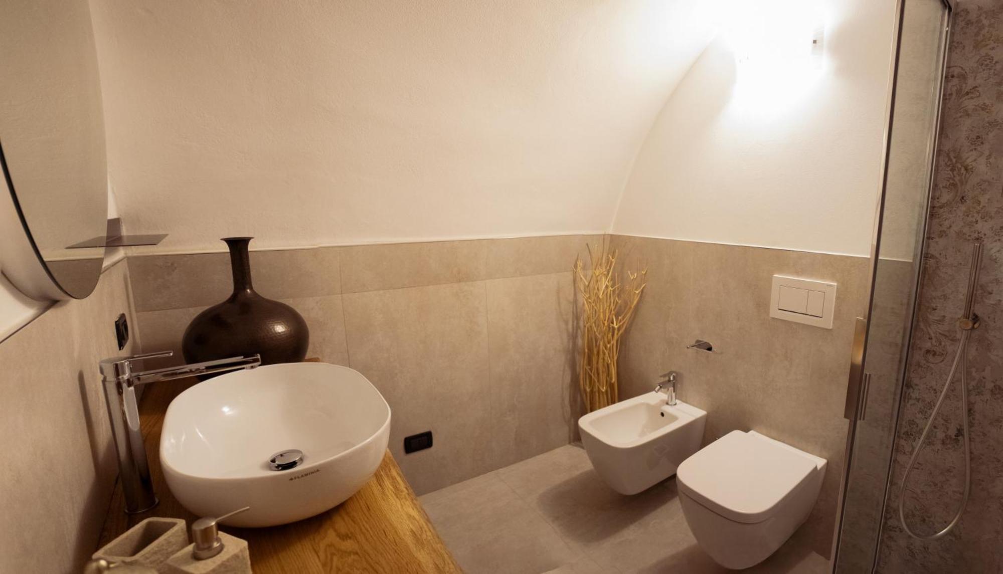 Hotel La Casa Sulla Roccia Pisogne Esterno foto
