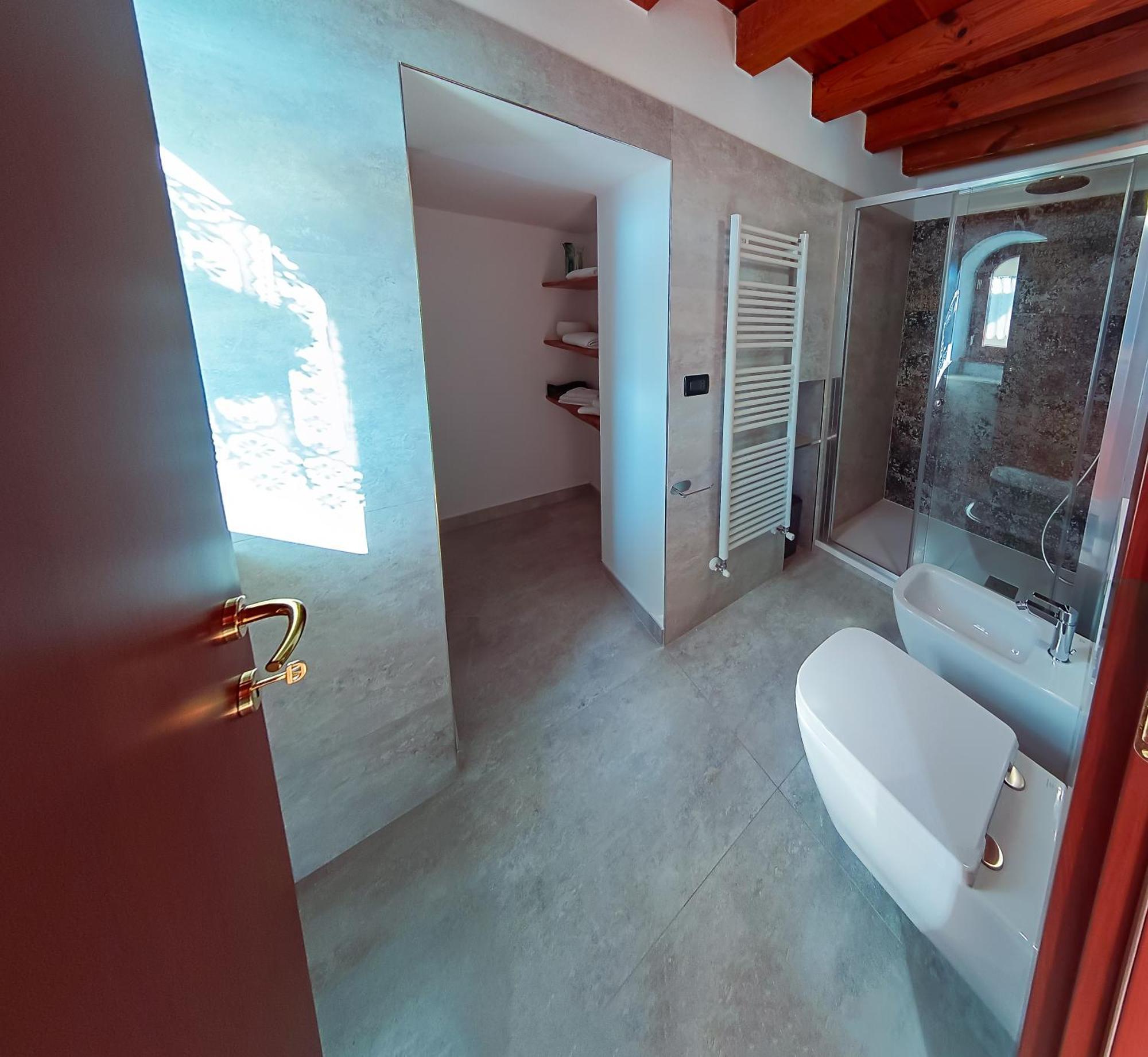 Hotel La Casa Sulla Roccia Pisogne Esterno foto