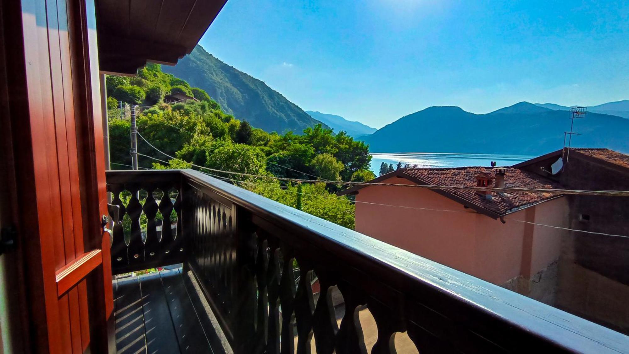 Hotel La Casa Sulla Roccia Pisogne Esterno foto