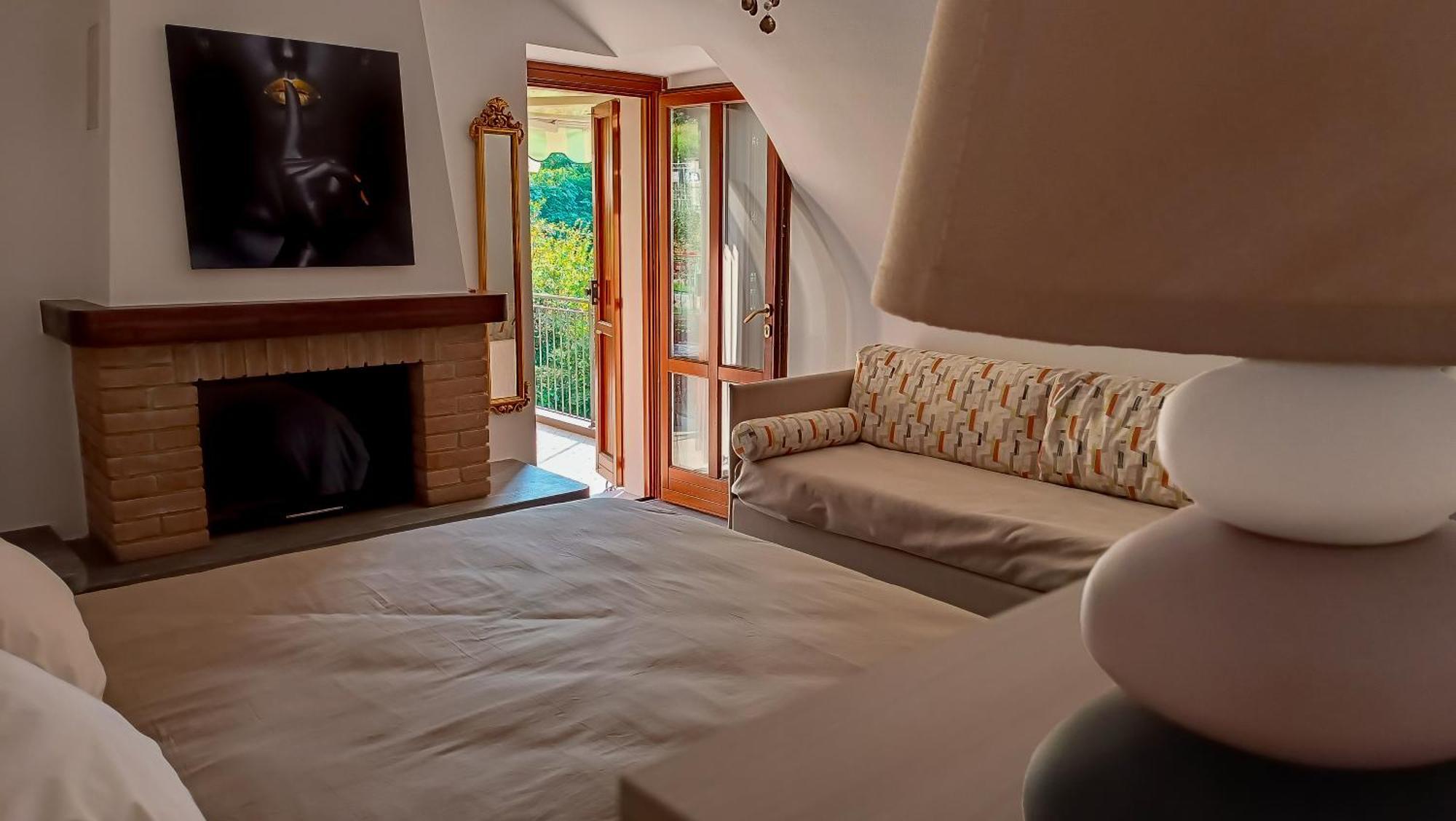 Hotel La Casa Sulla Roccia Pisogne Esterno foto