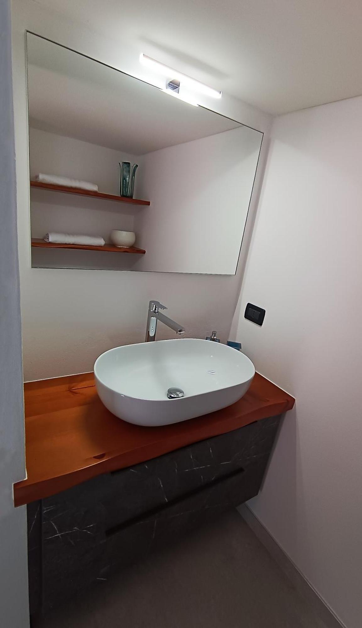 Hotel La Casa Sulla Roccia Pisogne Esterno foto
