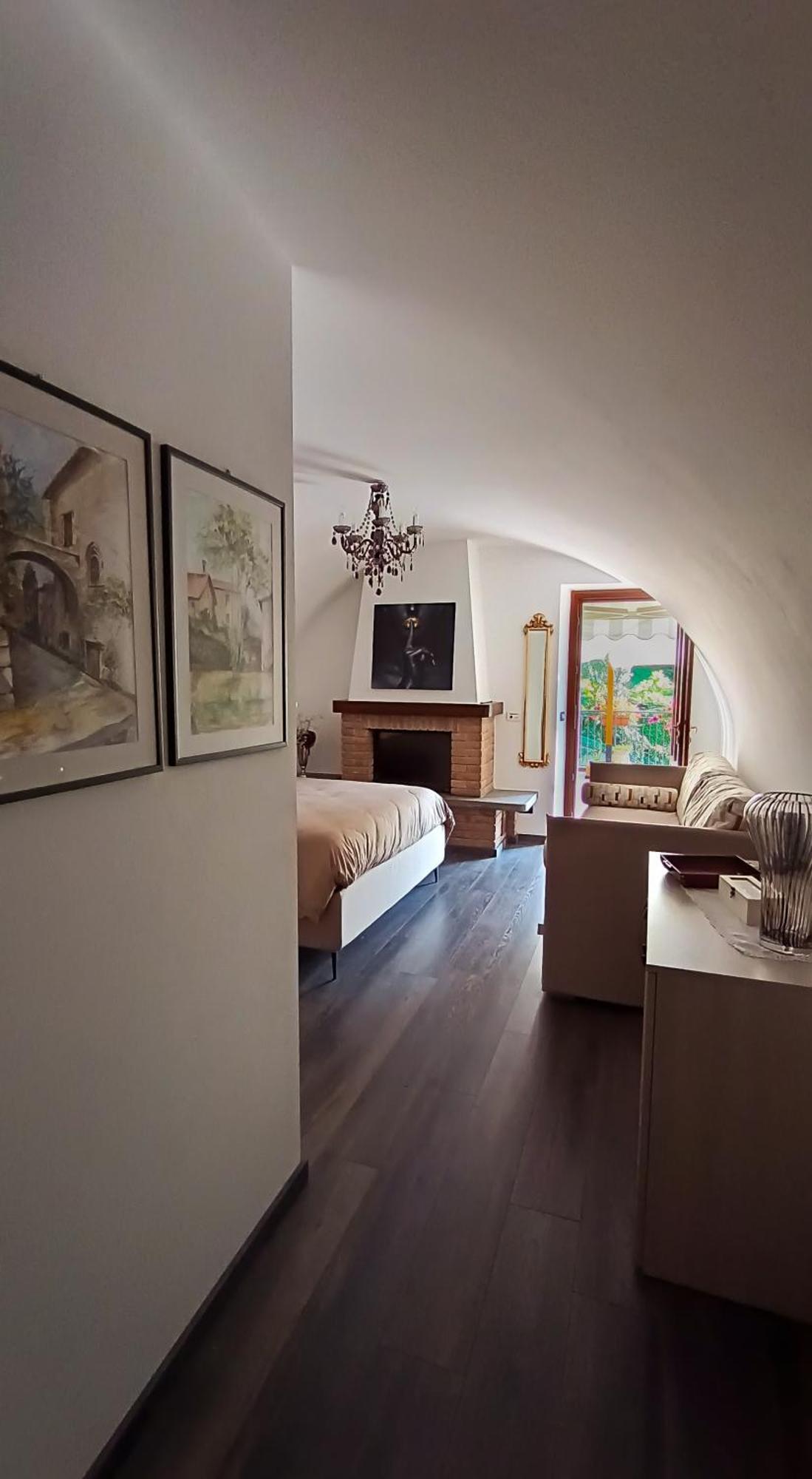 Hotel La Casa Sulla Roccia Pisogne Esterno foto